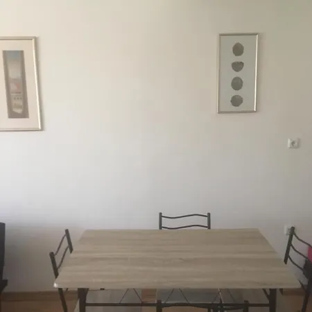 招待所 Kostadinovi *
